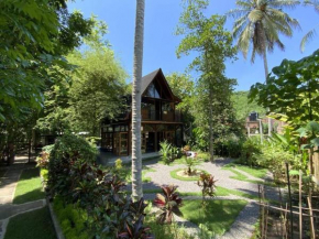 triangle wood house by Villa Namu
